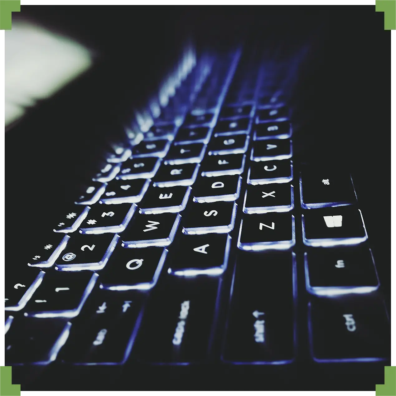 A keyboard with shining light on it.